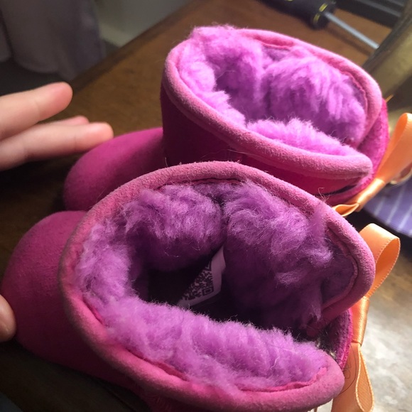 Pink uggs (kids) - Picture 4 of 8